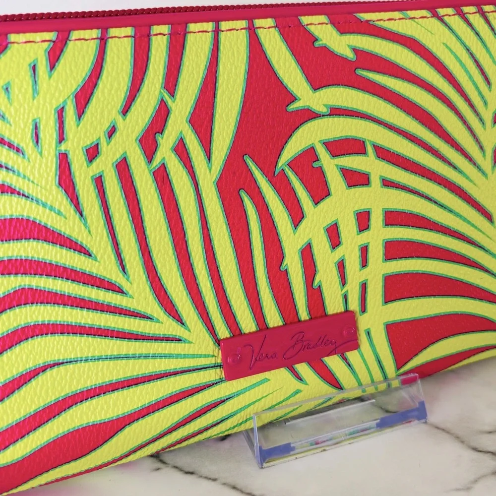 Authentic Vera‎ Bradley Large Zip-Around Wristlet Wallet - B.B. Collection
